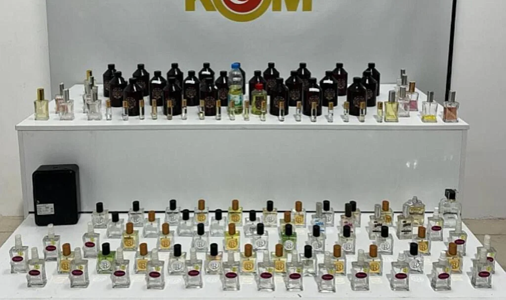 Samsun'da Gümrük Kaçağı Parfümler Ele Geçirildi, 2 gözaltı