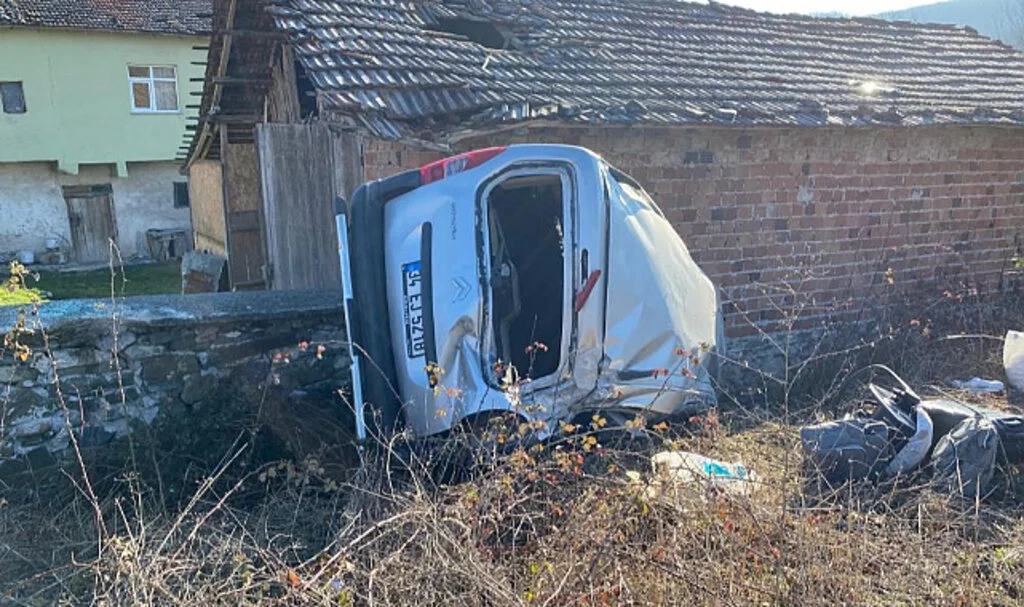 Samsun'da Hafif ticari araç takla attı: 3'ü ağır 6 yaralı