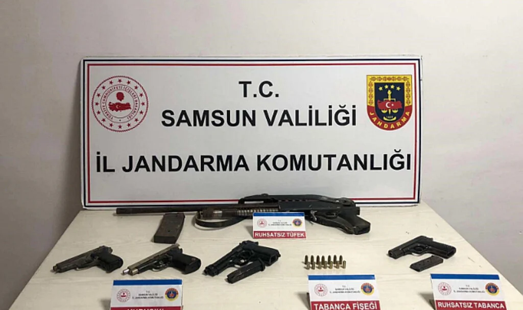 Samsun'da jandarma bir evde silah ele geçirdi