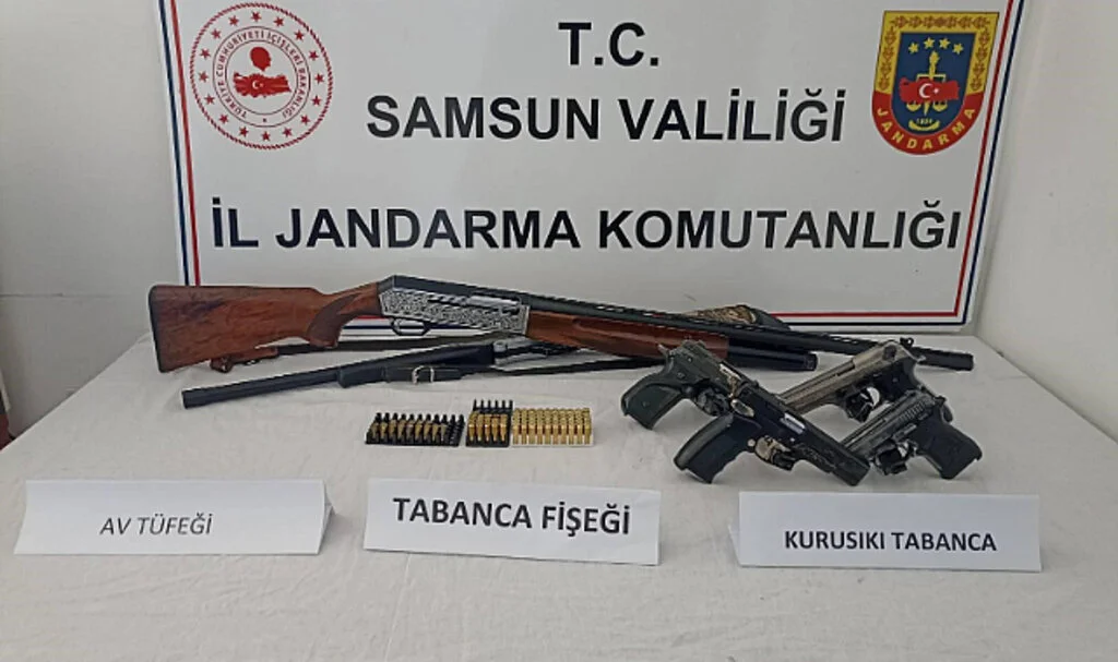Samsun'da jandarmadan silah, mühimmat ve uyuşturucu baskını