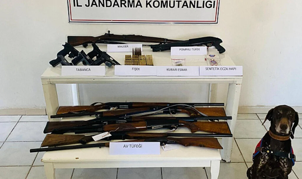 Samsun'da Kaçak Silah ve Uyuşturucu Operasyonunda 2 Kişi Yakalandı