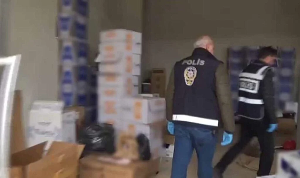 Samsun'da Kaçak Tütün ve Sigara Sarma Malzemelerine Büyük Operasyon