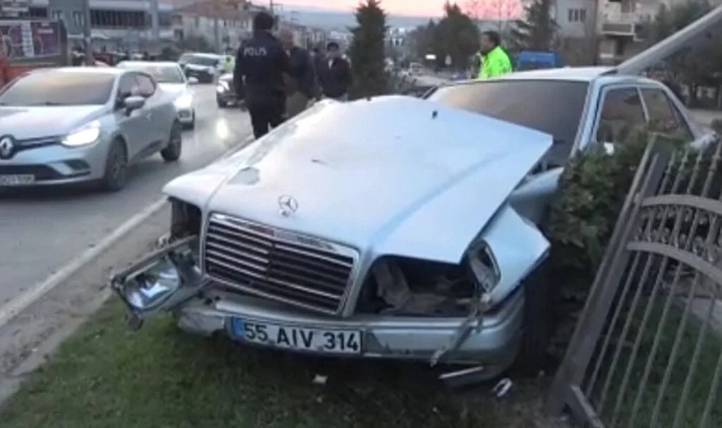 Samsun'da kaza! Otomobil hurdaya döndü, sürücü kayıplara karıştı