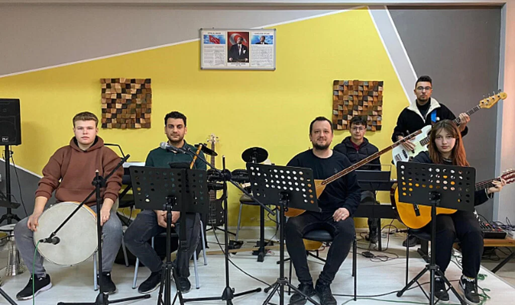 Samsun'da lise öğrencileri konserden elde ettikleri geliri deprem bölgesine bağışlayacak