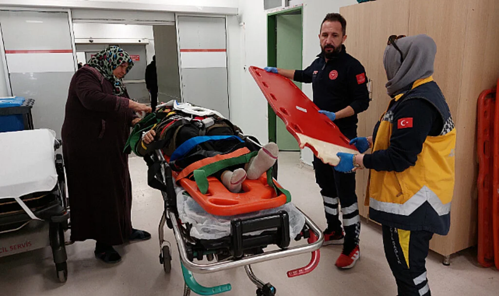Samsun'da motosiklet yayaya çarptı: 2 yaralı