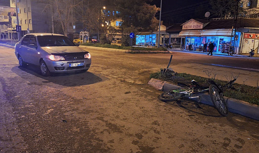 Samsun'da Otomobil Çarpması Sonucu Bisikletli Çocuk Yaralandı