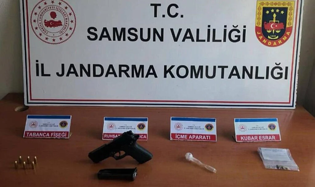 Samsun'da Şüpheli Araçta Uyuşturucu ve Ruhsatsız Silah Ele Geçirildi