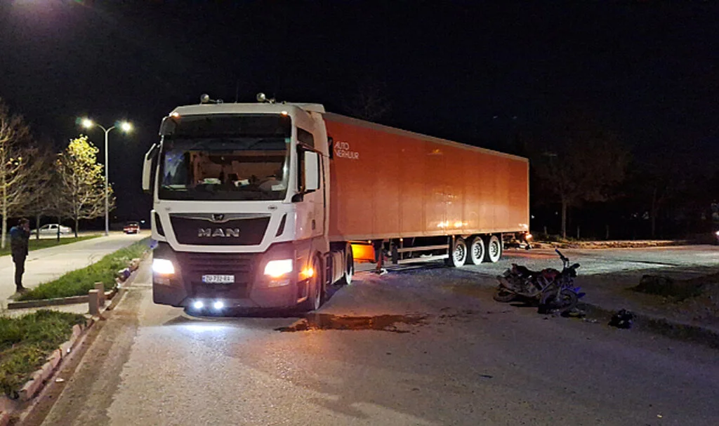 Samsun'da Tıra Çarpan Motosiklet Sürücüsü Yaralandı