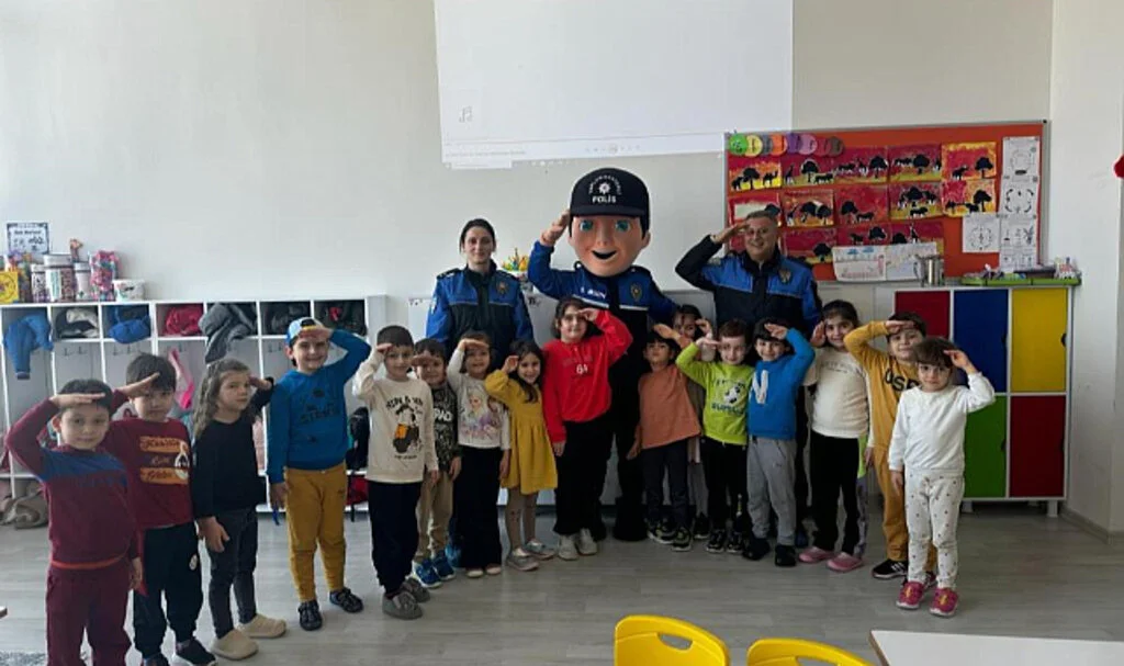 Samsun Emniyeti Vatandaşları Bilinçlendiriyor: 'NARVAS' ve Çocuklar İçin Temel Güvenlik Kuralları