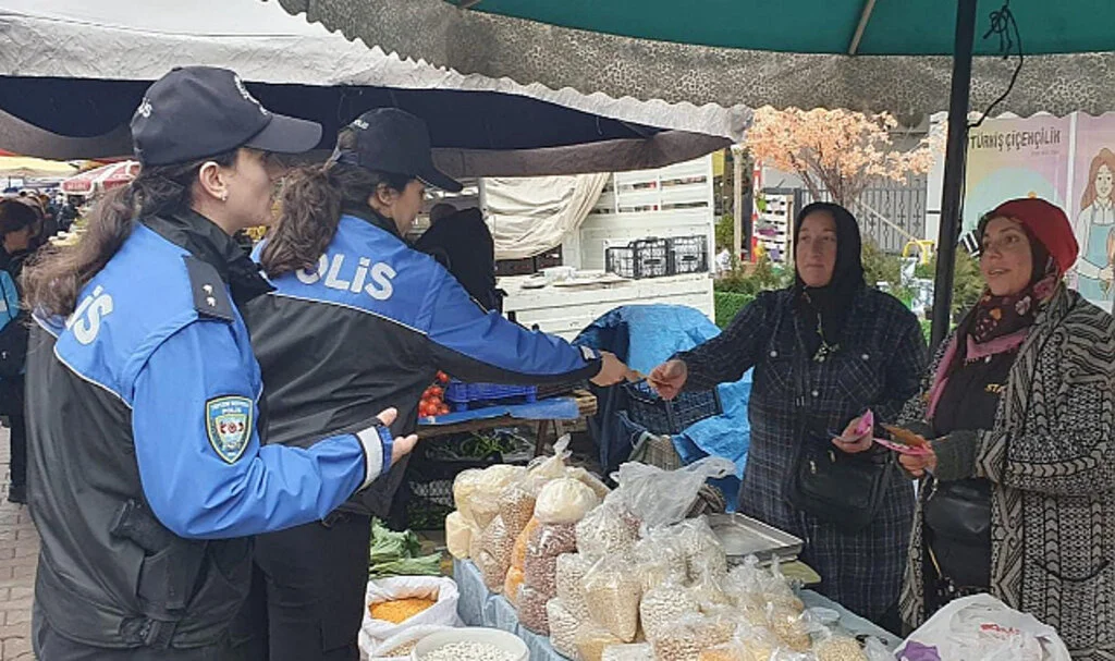 Samsun Emniyeti Vatandaşları Dolandırıcılık ve Hırsızlık Konularında Bilgilendiriyor