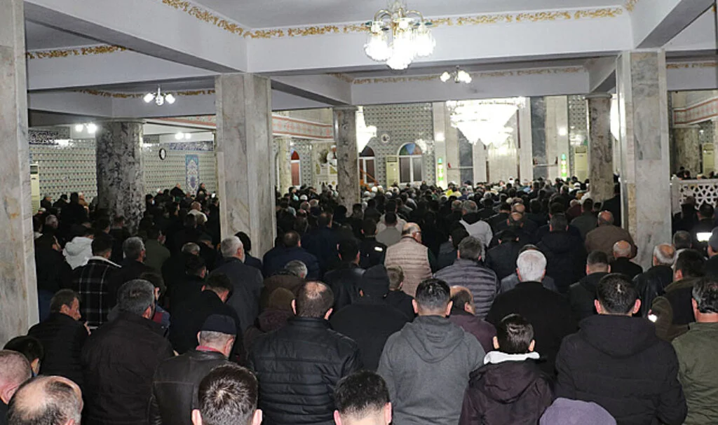 Samsun Havza'da Berat Kandili Coşkusu: Dualar ve İkramlarla Anlam Buldu