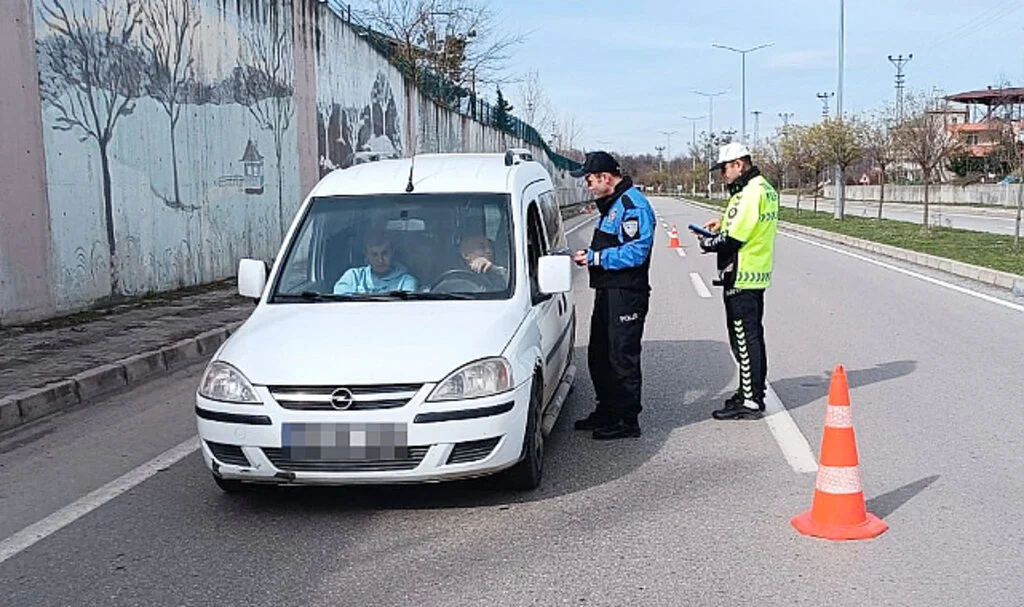 Samsun Salıpazarı'nda Motosiklet Güvenliği İçin Bilgilendirme Kampanyası