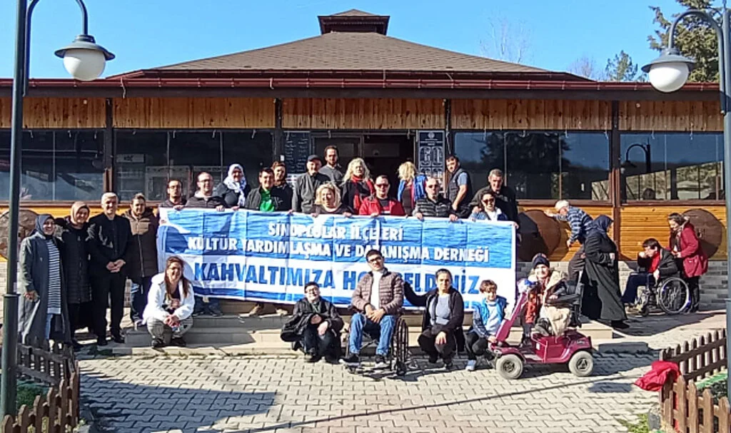 Samsun Sinoplular ve İlçeleri Yardımlaşma Dayanışma Kültür Derneği Başkanı Gülser Övet Kesimal: 'Engelsiz Yaşam Ailesi'  Samsun'u gezdi 