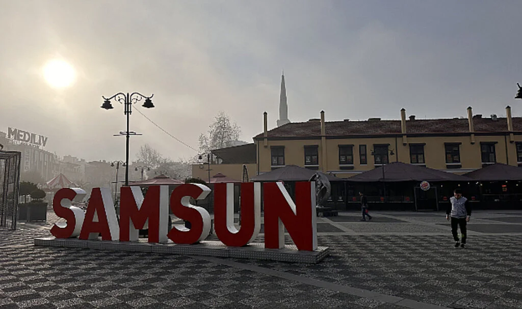 Samsun'u Sis Kapladı: Görüş Mesafesi Kritik Seviyede Düştü
