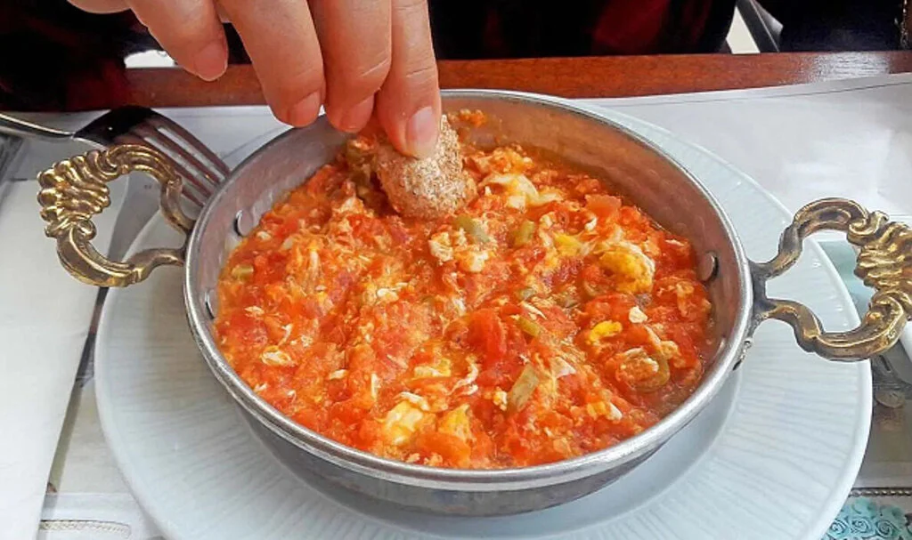 Samsun'un Damak Çatlatan Lezzeti: Menemen