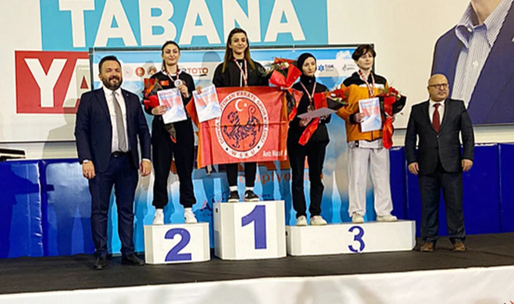 Samsunlu Sinem Özkan, Karate Şampiyonasında Türkiye Birincisi ve İkincisi Oldu