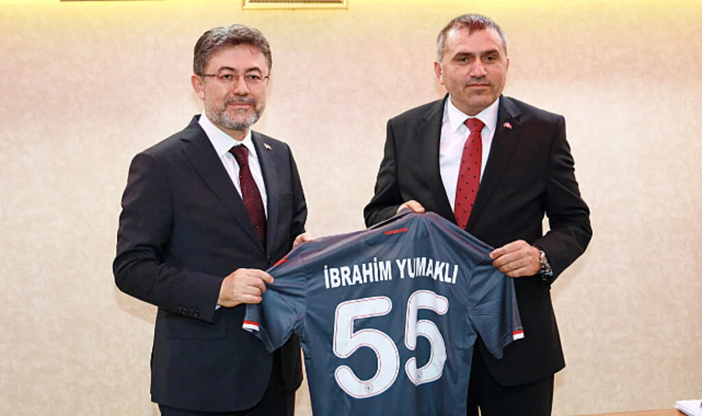 Tarım ve Orman Bakanı İbrahim Yumaklı'ya   MHP'den özel hediye 
