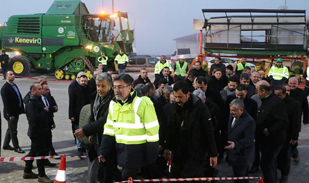 Tarım ve Orman Bakanı Yumaklı, Samsun'da Kenevir Fabrikasını İnceledi