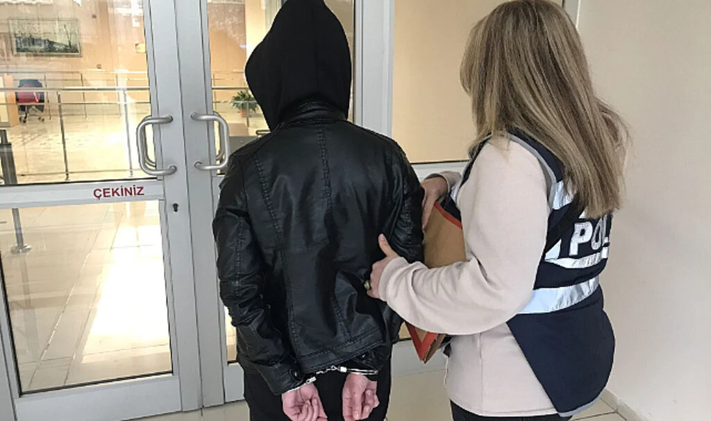 Tekkeköy'de Yapılan Hırsızlıkta 1,7 Milyon Lira Değerinde Malzeme Çalan 2 Zanlı Tutuklandı