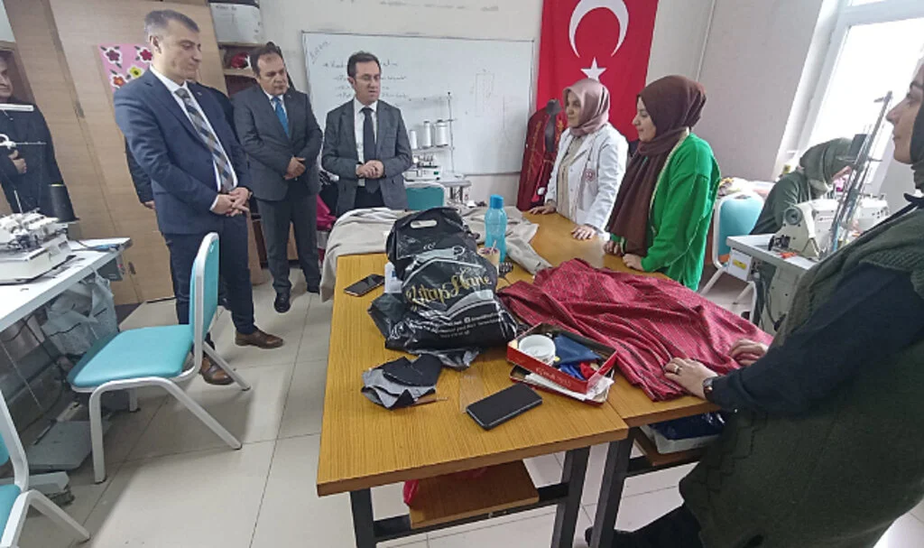 Terme Kaymakamı Maytalman, Halk Eğitimi Merkezi Müdürlüğünü ziyaret etti