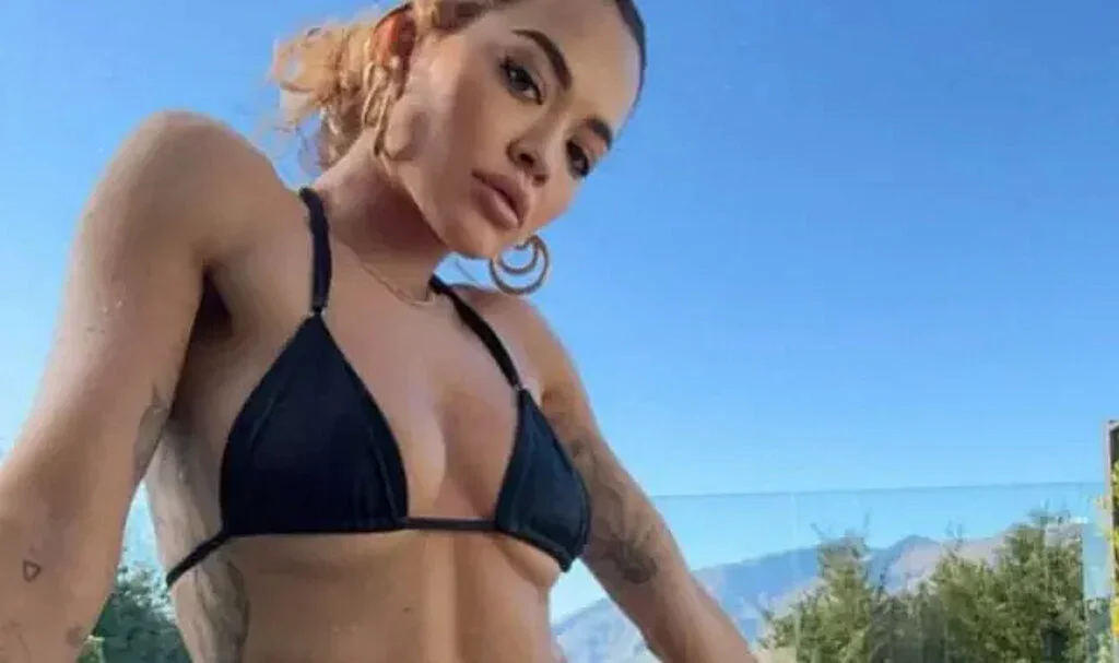 Tülden iç çamaşırıyla yatakta poz verdi! Rita Ora cesur karelerini peş peşe paylaştı