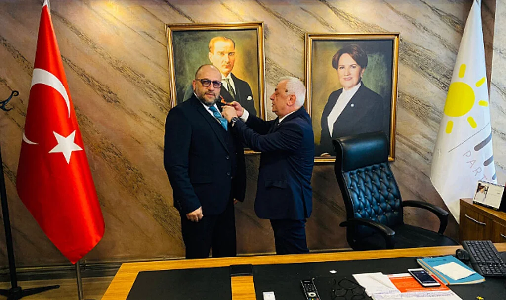 Yeniden Refah Partisi Atakum eski İlçe Başkanı Serdar Yaman İYİ Parti safalarına katıldı 