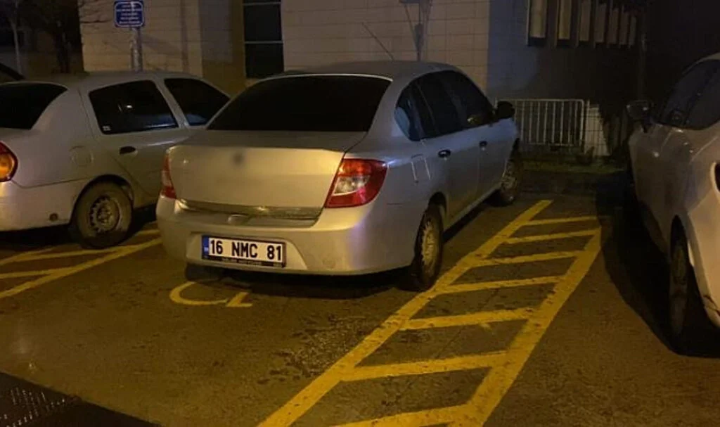 Yol kenarında tuvaletini yapan adam silahla vuruldu