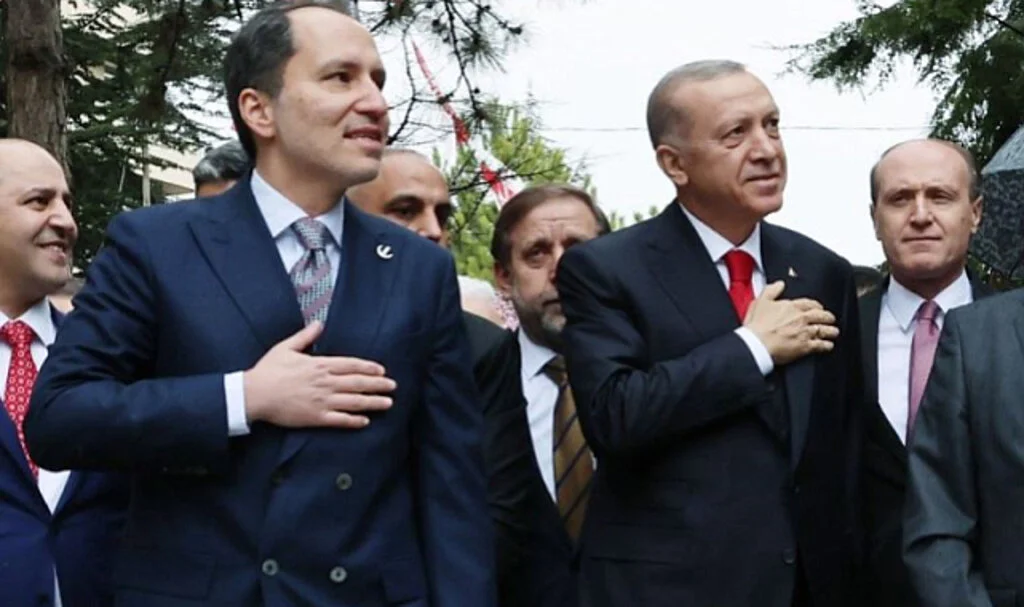 YRP Başkanı Fatih Erbakan'dan Seçim Tahminleri: "İstanbul ve Ankara İçin Tahmini Bomba"