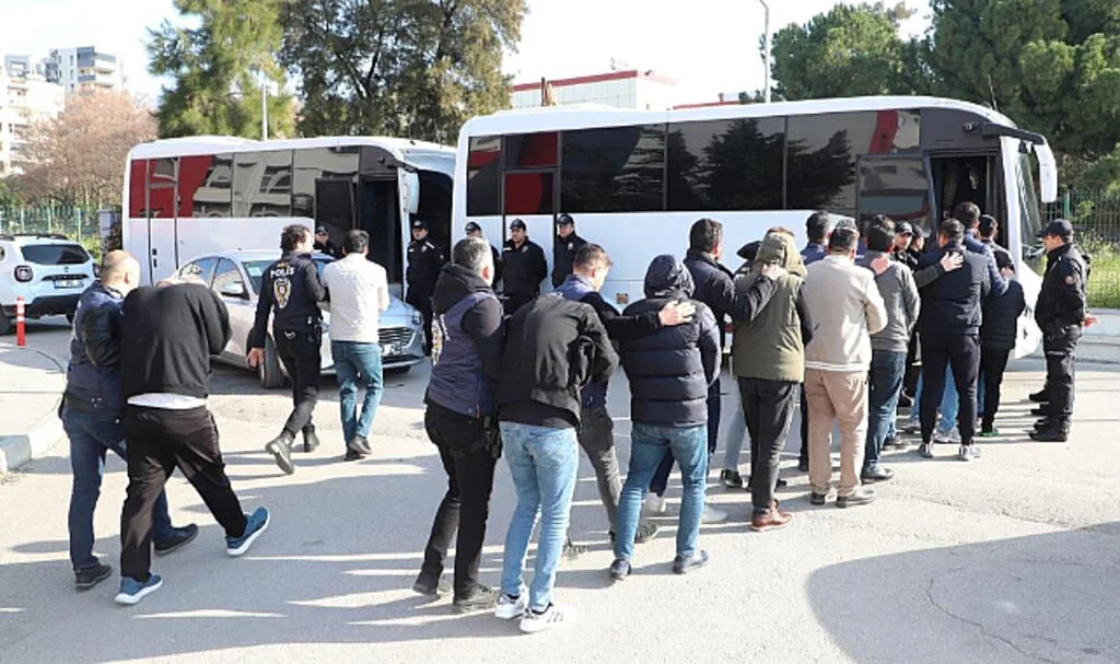 30 Milyar TL Dolandıran Şebekeden Büyük Operasyon: 74 Kişi Tutuklandı
