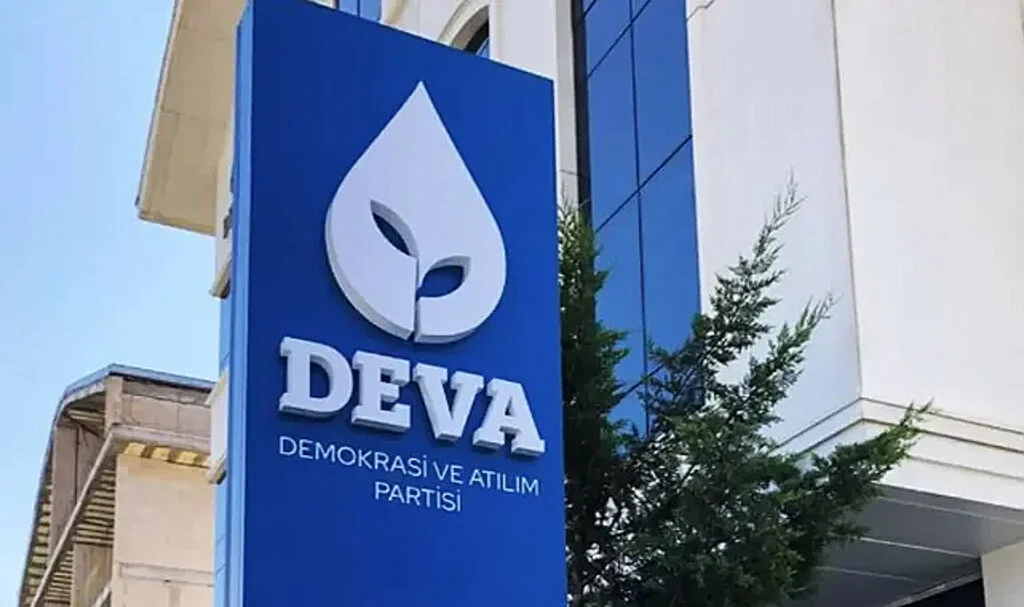 700 AK Parti Üyesi, DEVA Partisi'ne Katıldı