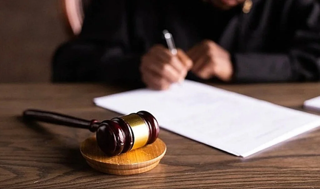 8. Yargı Paketi Yürürlüğe Girdi: Adli Para Cezası Alt Tutarı 100 Liraya Çıkarıldı!
