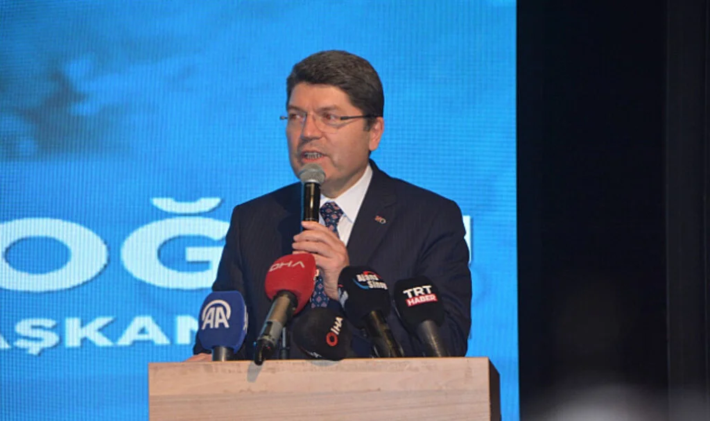 Adalet Bakanı Yılmaz Tunç: 'Yeni anayasa için mücadele vereceğiz'