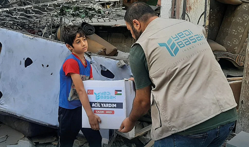 Afrika’da, Yemen’de ve Gazze’de İftar Sofları Kuruyoruz!  