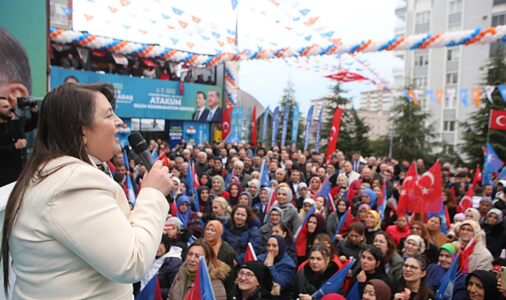 AK Parti Atakum Adayı Özlem Maraş'ın SKM açılışı mitinge dönüştü 