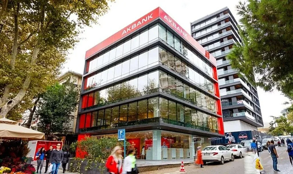 Akbank ve İş Bankası Hisselerinde Değer Kaybı: Devre Kesici Devreye Girdi