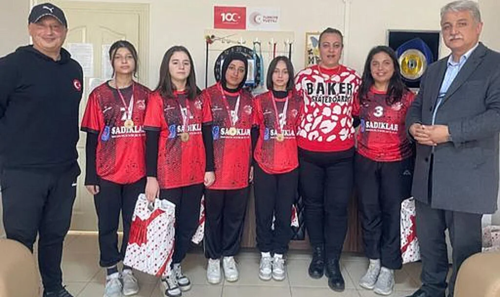  Alaçam Şadiye Muzaffer Turhan Anadolu Lisesi bowling'de Türkiye Şampiyonu