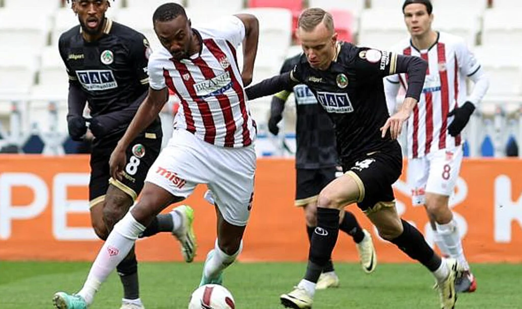 Alanyaspor, Sivasspor'u deplasmanda 2-1 mağlup ettti