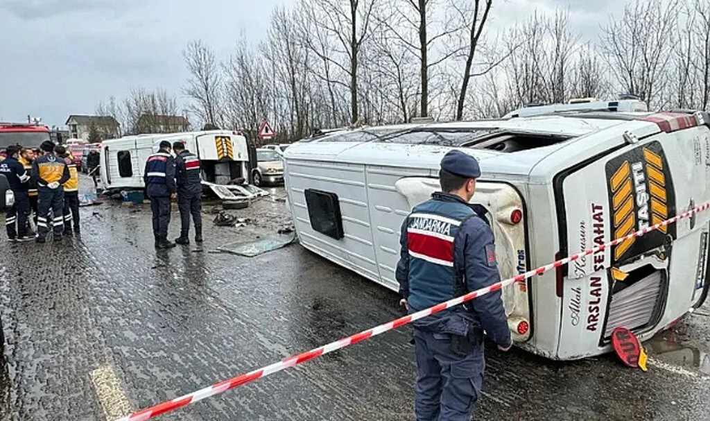 Bartın'da İki İşçi Servisi Çarpıştı: Bir Ölü, 27 Yaralı