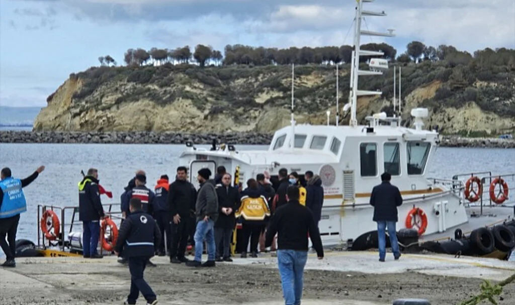 Çanakkale'de Mülteci Botu Battı: 4'ü Çocuk 20 Kişi Hayatını Kaybetti