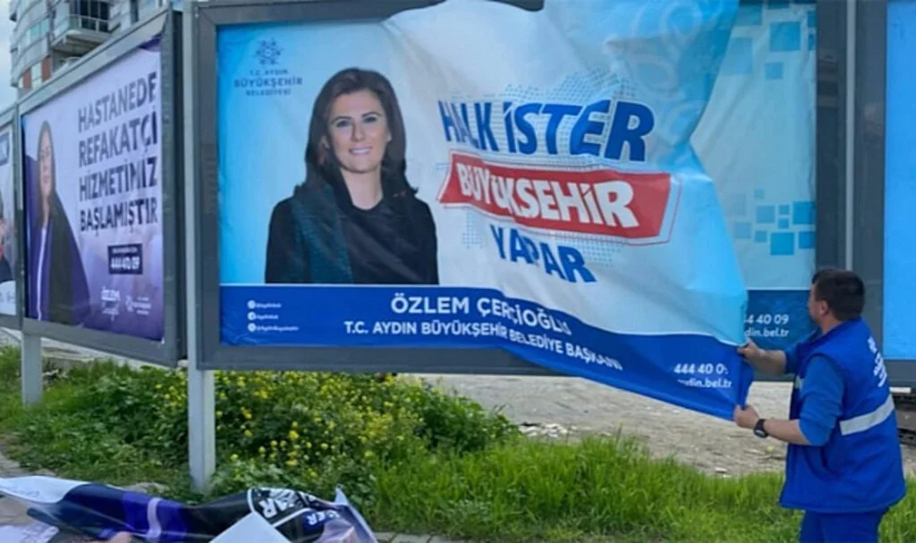 CHP'li Adayın Afişleri YSK Kararıyla Panolardan Kaldırıldı