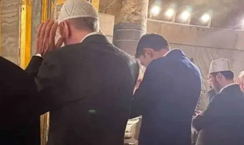 Cumhurbaşkanı Erdoğan, akşam namazını Ayasofya'da kıldı