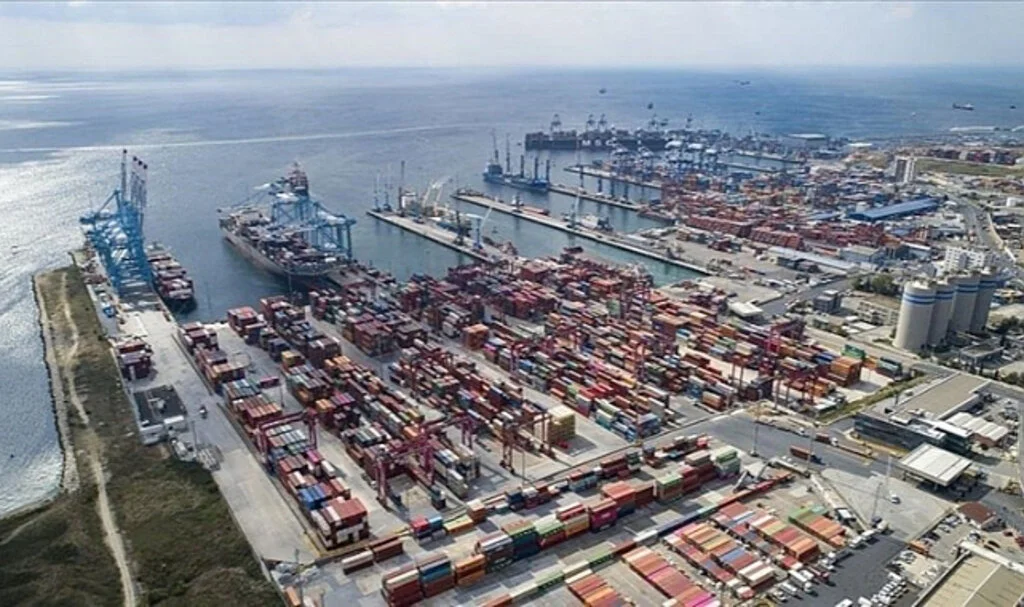 Dış Ticarette Şubat Ayında 7 Milyar Dolarlık Açık: İhracat Artarken İthalat Azaldı