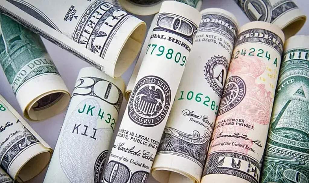 Dolar ve Euro Kurunda Sınırlı Yükseliş Devam Ediyor