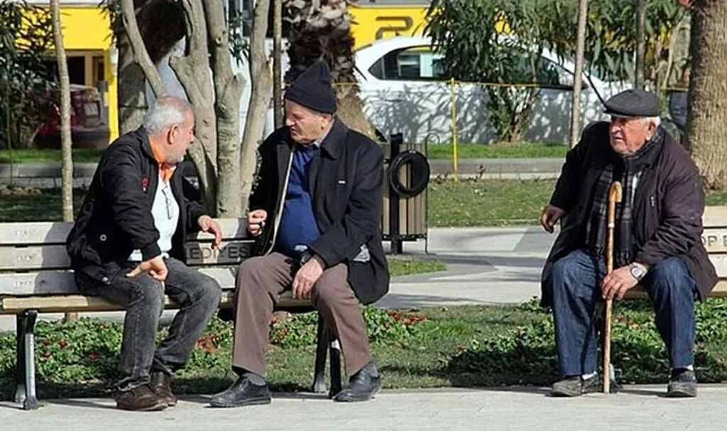 Emekli Bayram İkramiyesi 3 Bin Liraya Çıkarıldı: Resmi Gazete'de Yayımlandı!