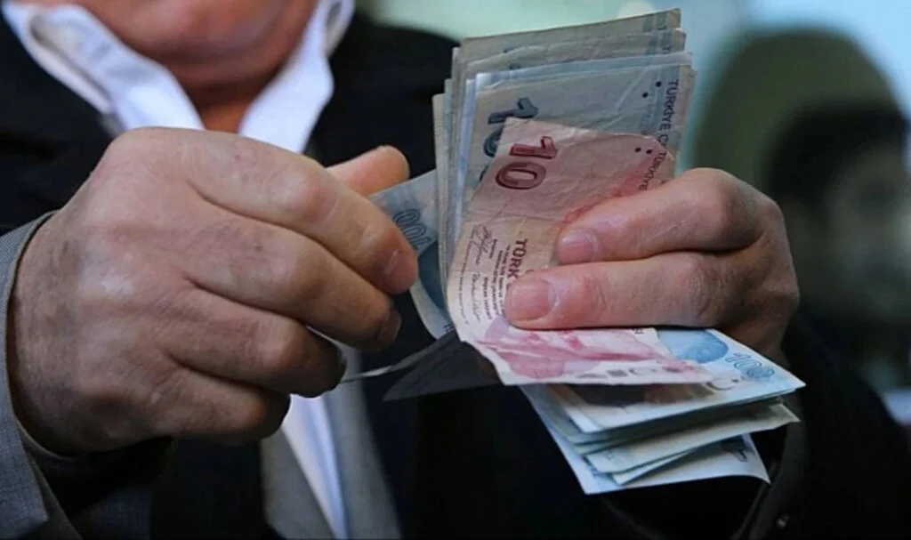 Emeklilere Yeni Düzenleme Yolda! İstedikleri Zammı Alamayanlara Destek Geliyor