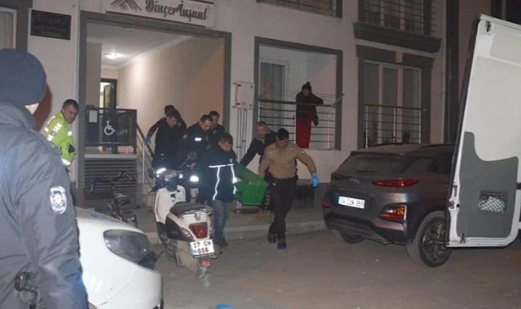 Evlat Dehşeti! Annesini Bıçaklayarak Öldürdü