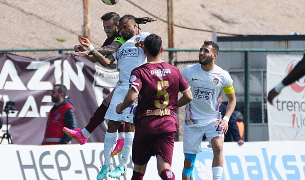 Eyüpspor, geriye düştüğü maçta Teksüt Bandırmaspor'u 3-2 yendi
