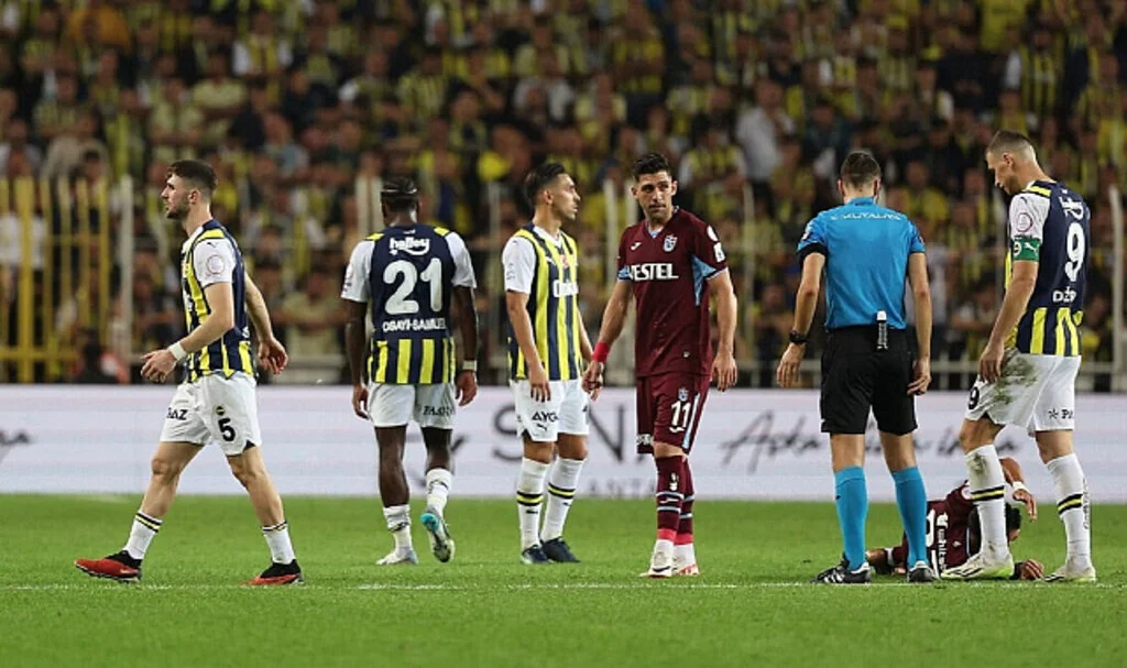 Fenerbahçe, Trabzonspor'la Kritik Karşılaşmaya Çıkıyor
