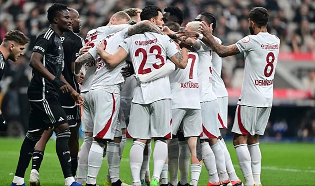 Galatasaray'dan Beşiktaş'a tarihi gol