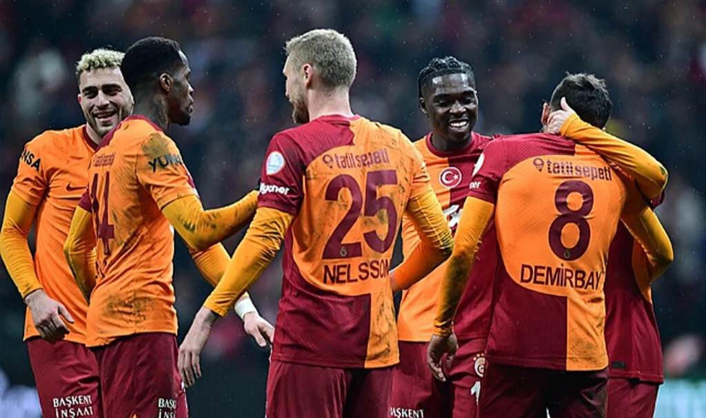 Galatasaray, Rizespor'u 6-2'lik şovla devirdi